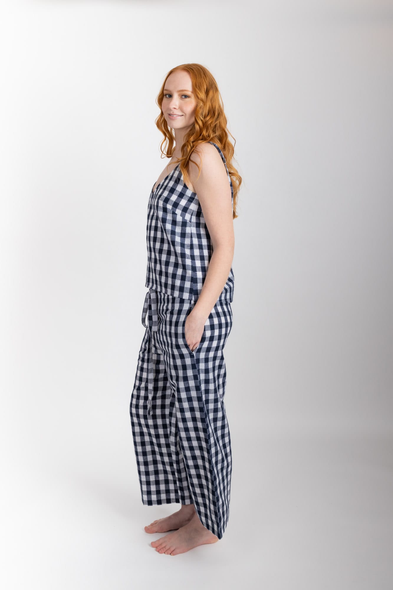 Women’s sleepwear set featuring a V-neck, swing-style camisole with adjustable straps. Paired with straight-leg cropped pant with an elasticated waist, flat front, and drawstring detail, these pants are comfortable and flattering. Woven in a blend of 55% organic cotton 45% linen, both pieces have been finished with French seams.